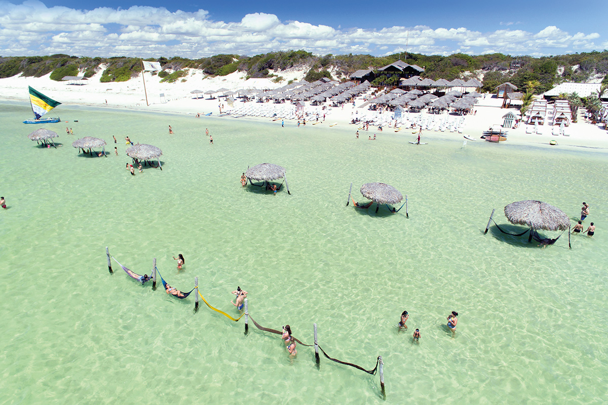 Jericoacoara - A Lagoa do Paraíso dispõe de muitos restaurantes e quiosques