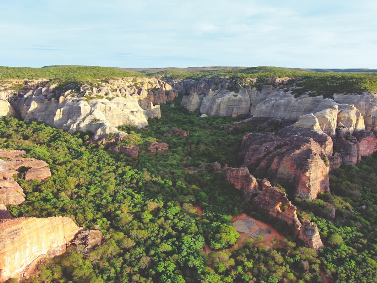 paredoes-rochosos-parque-nacional-serra-capivara-piaui