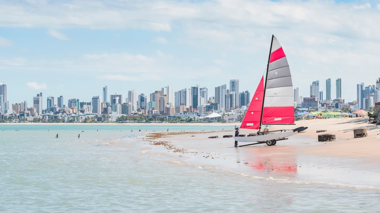 As praias de João Pessoa
sempre são uma boa pedida quando o assunto é férias, oferecendo paisagens deslumbrantes para momentos inesquecíveis