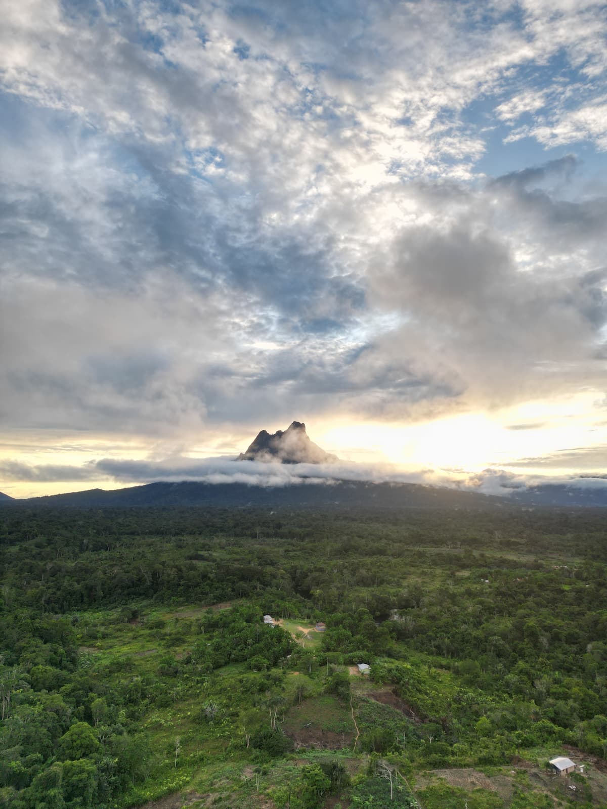 Amazonas - Montanhismo no Pico da Neblina