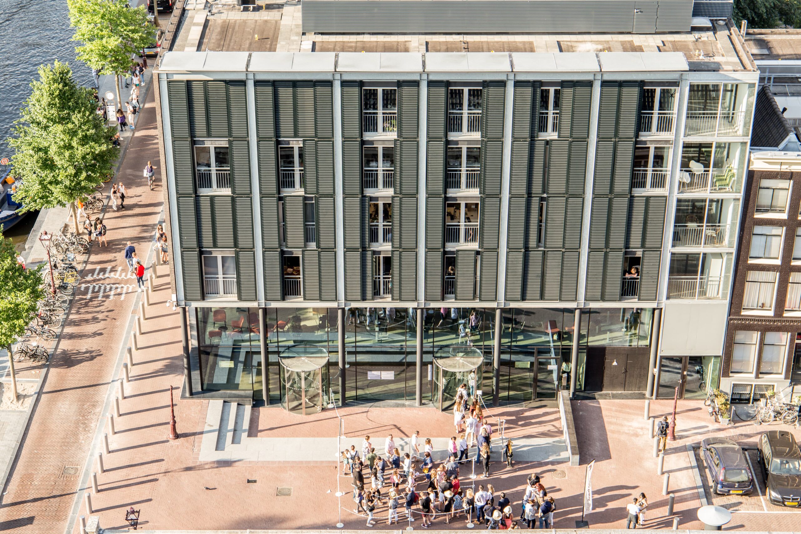 high-angle-view-people-outside-anne-frank-house-amsterdam (1)