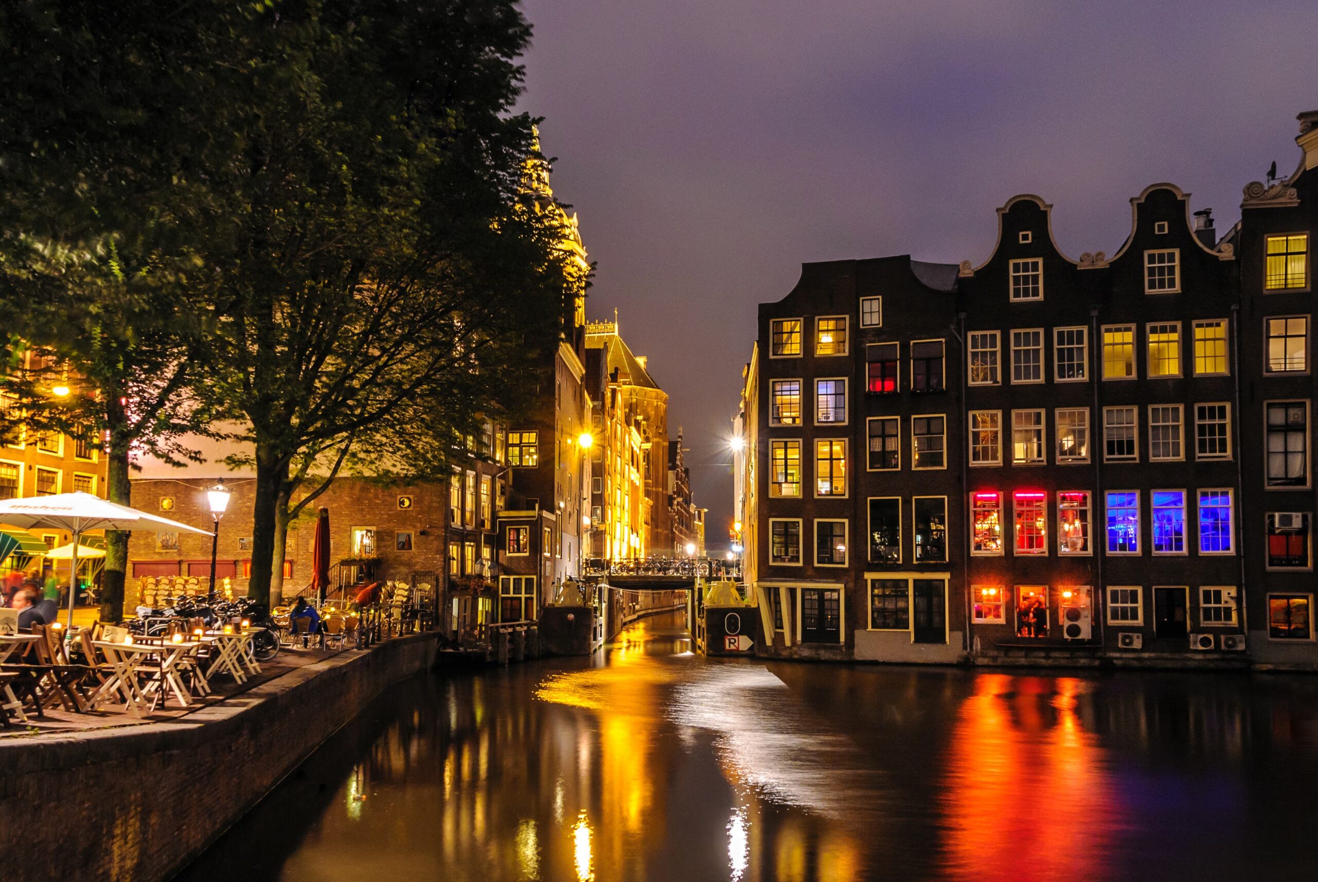 night-city-view-amsterdam-canal (1)