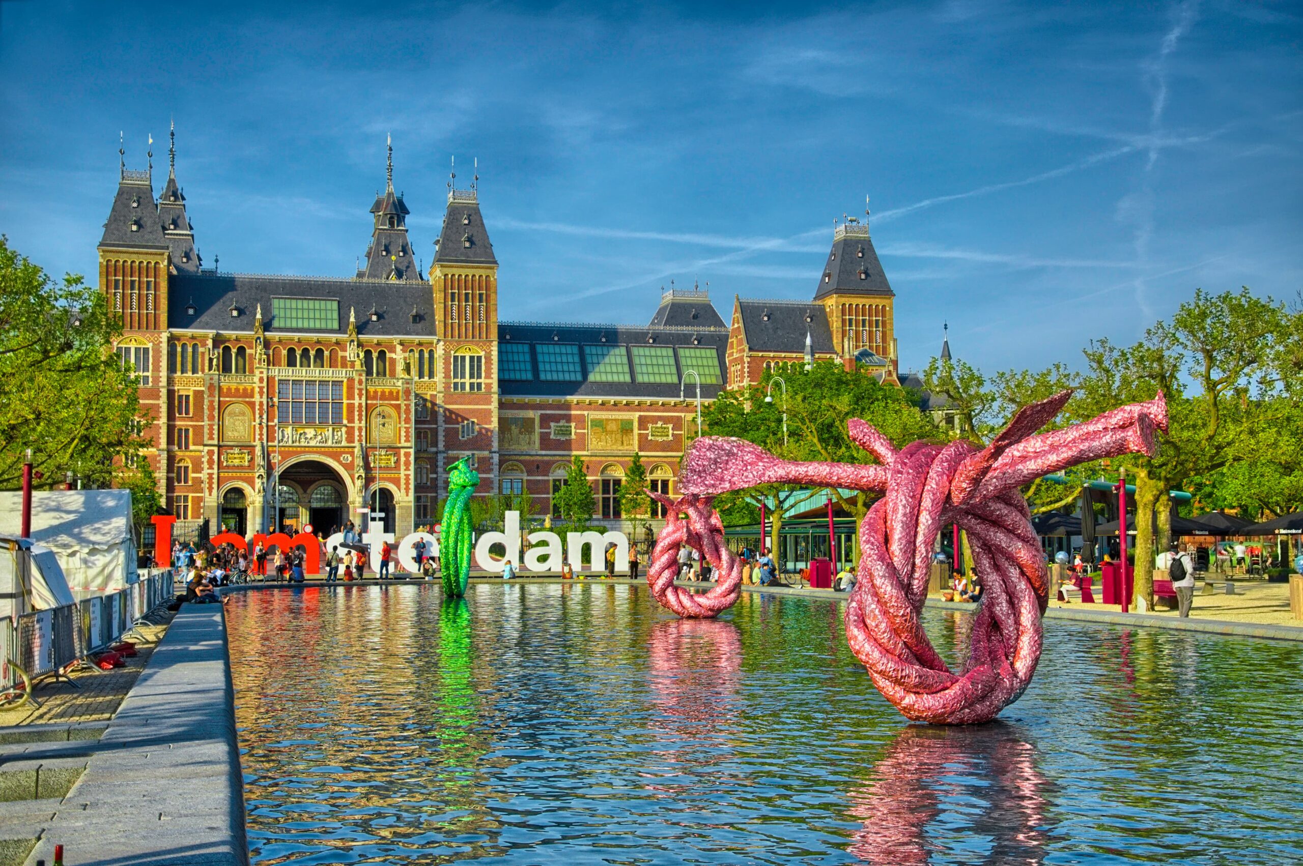 sculptures-water-near-rijksmuseum-amsterdam-museum-holland (1)