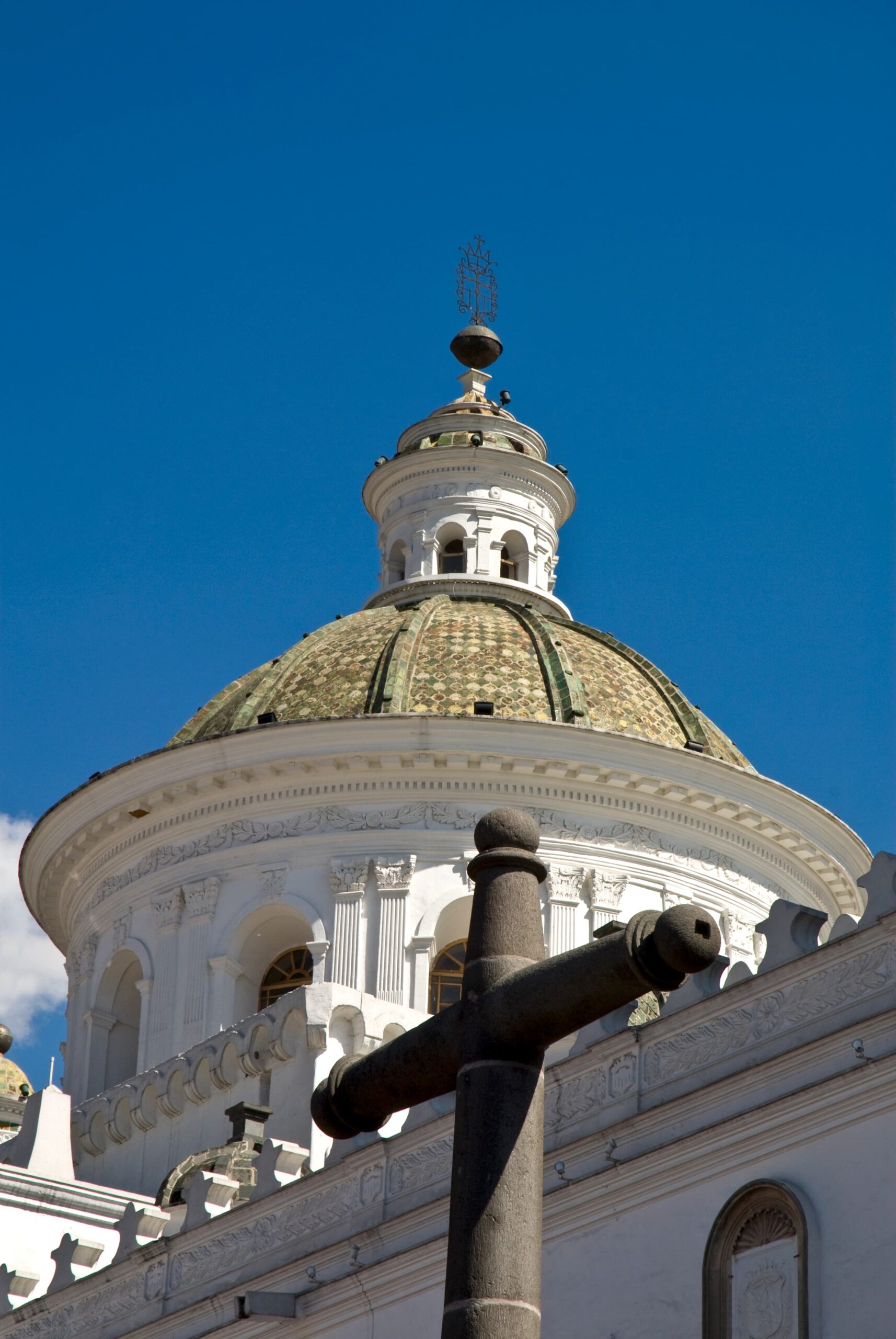 dome-church-society-jesus-17th-century-quito-ecuador-south-america (1)