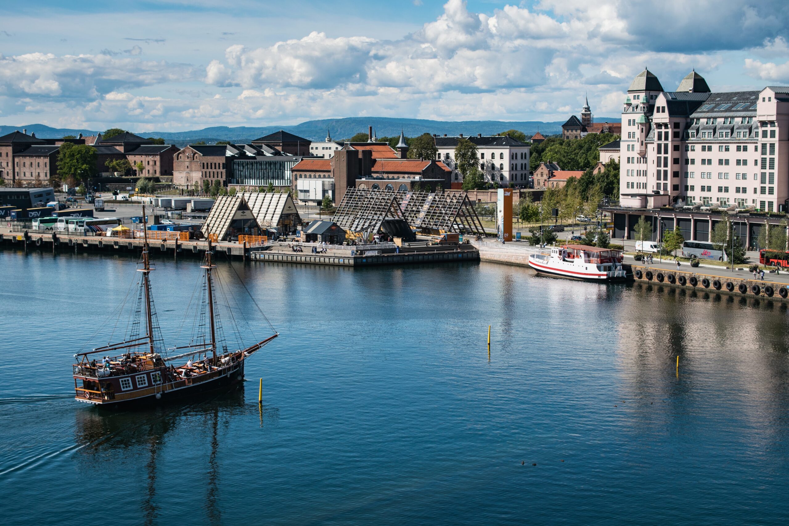 lot-buildings-coast-sea-near-akershus-fortress-oslo-norway (1)