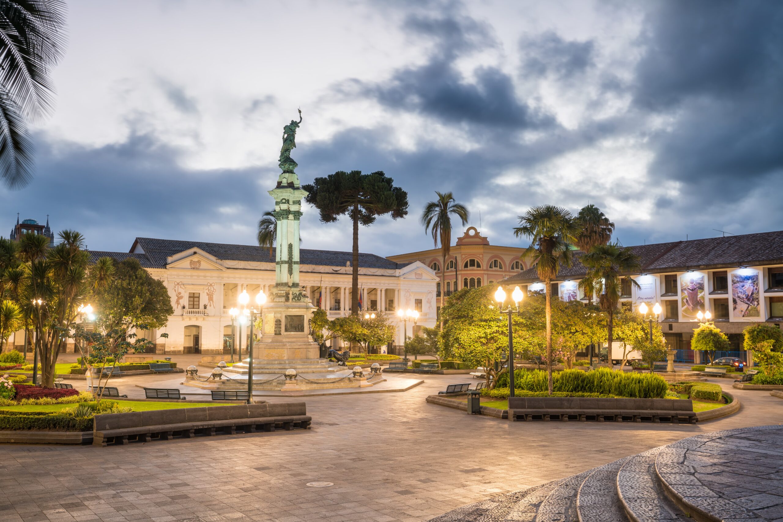 plaza-grande-old-town-quito-ecuador-night (1)