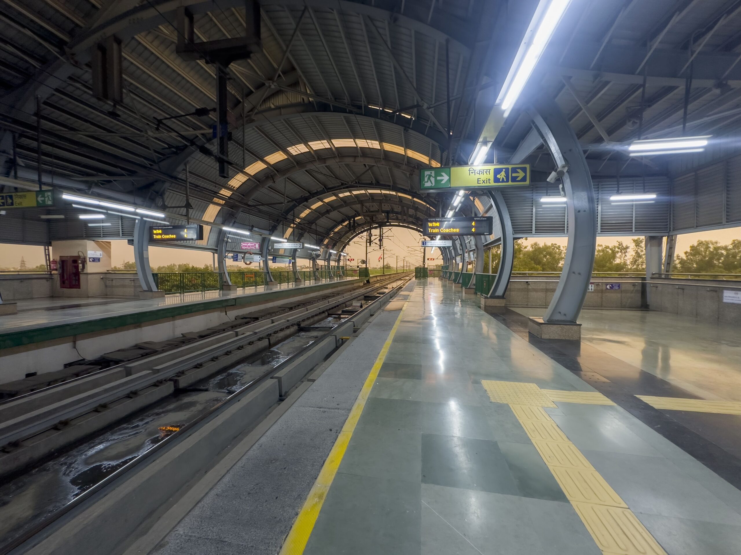 Vista da plataforma de metrô