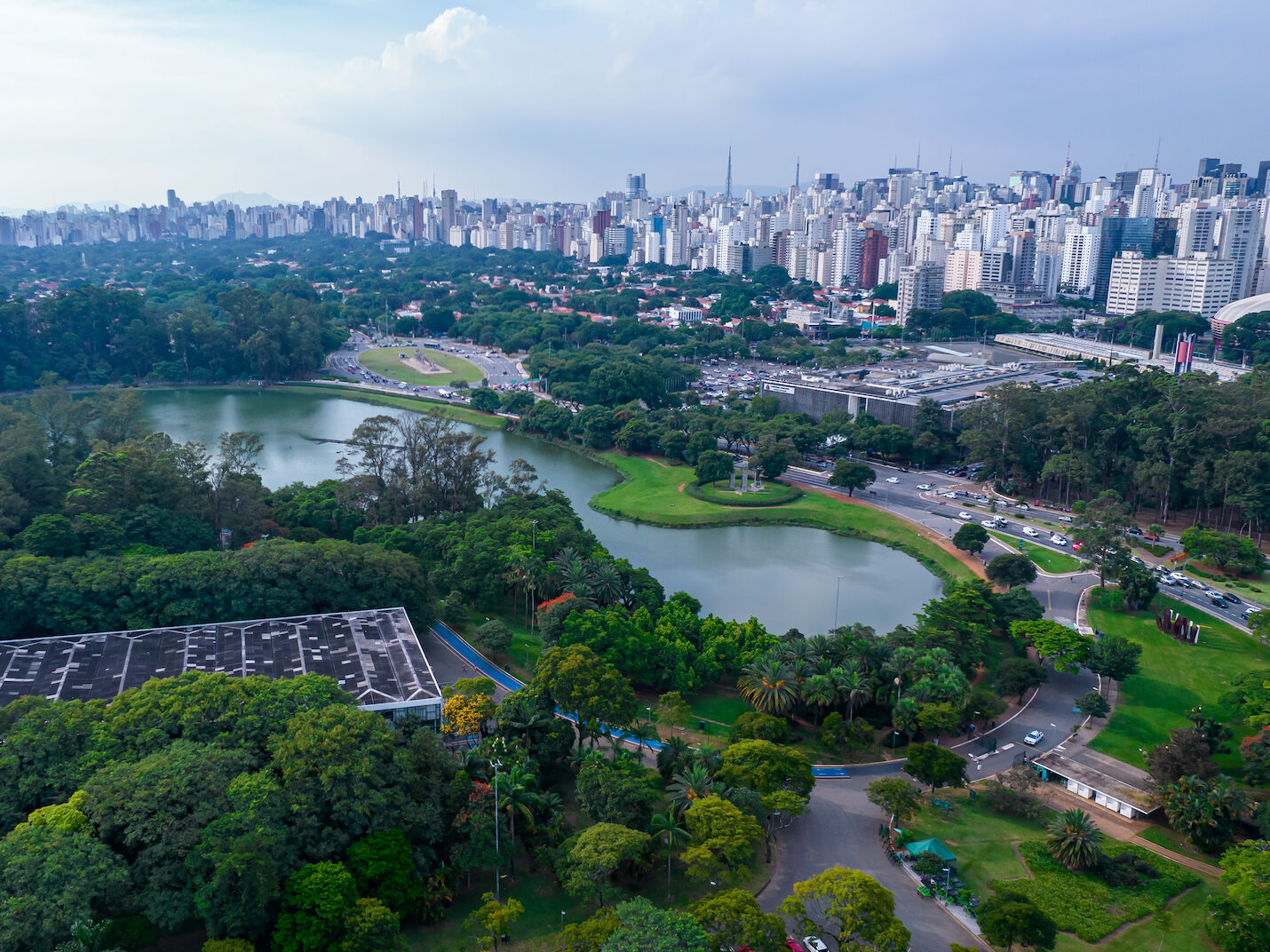 aerial-view-ibirapuera-park-so-paulo-sp-residential-buildings-around-lake-ibirapuera (1)