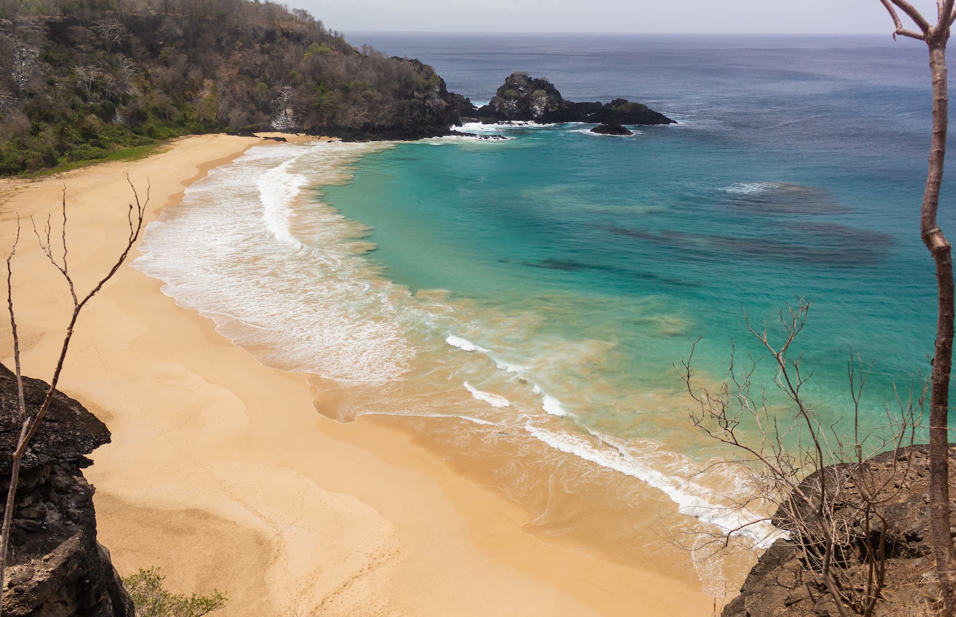 Praia do Sancho, na ilha de Fernando de Noronha (1)