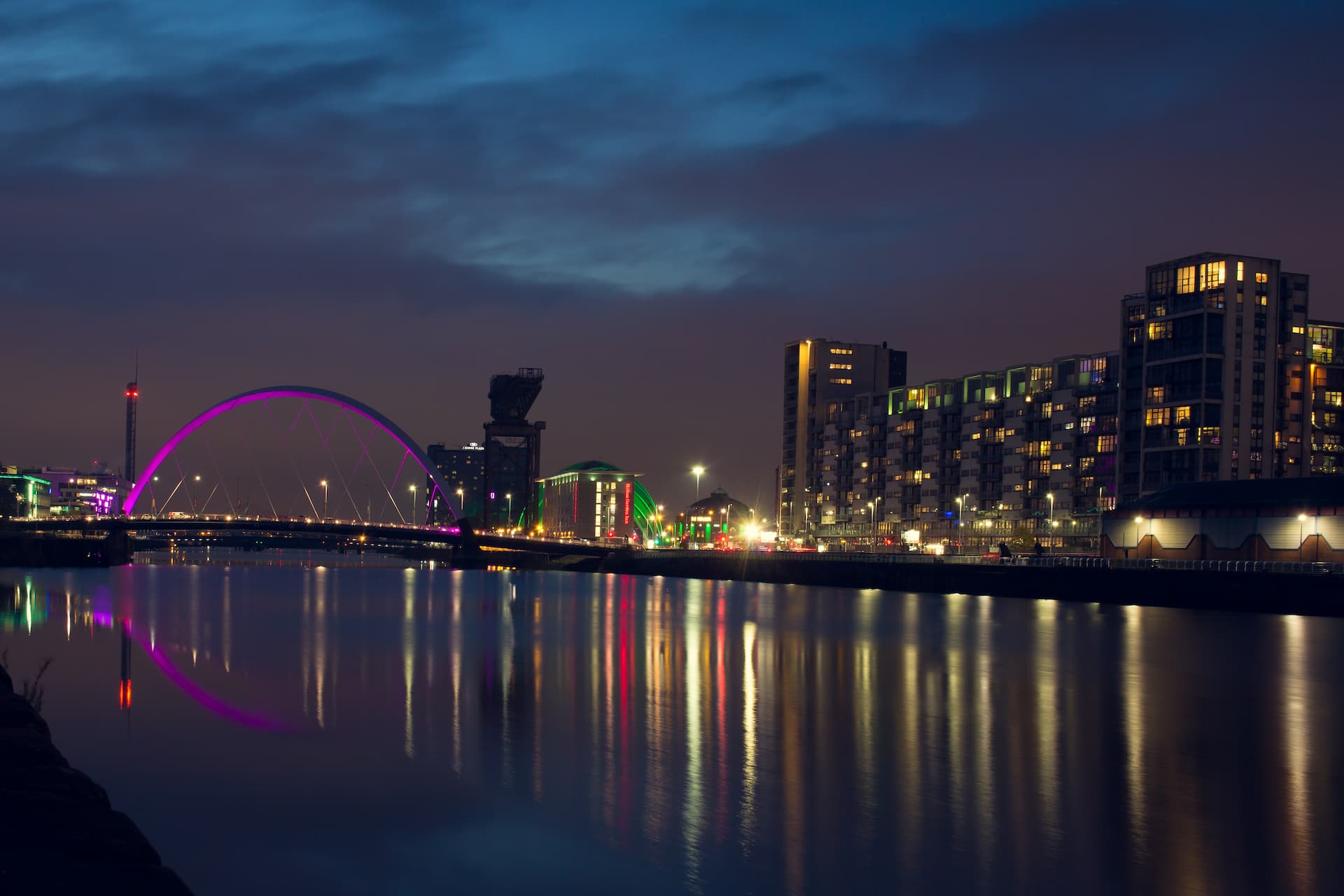 Glasgow e sua iluminação noturna (1)