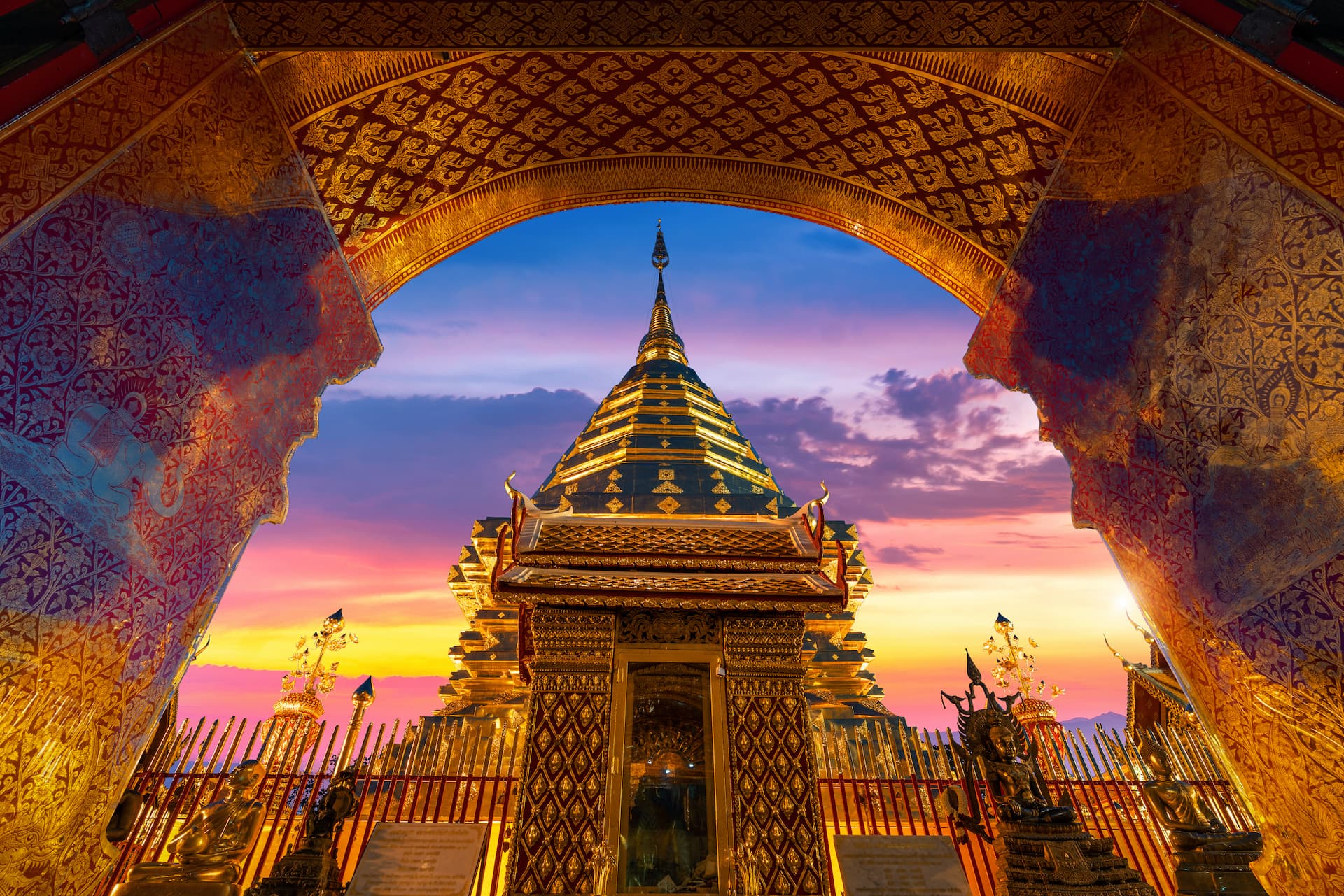 Wat Phra That Doi Suthep em Chiang Mai, grandiosa e imponente