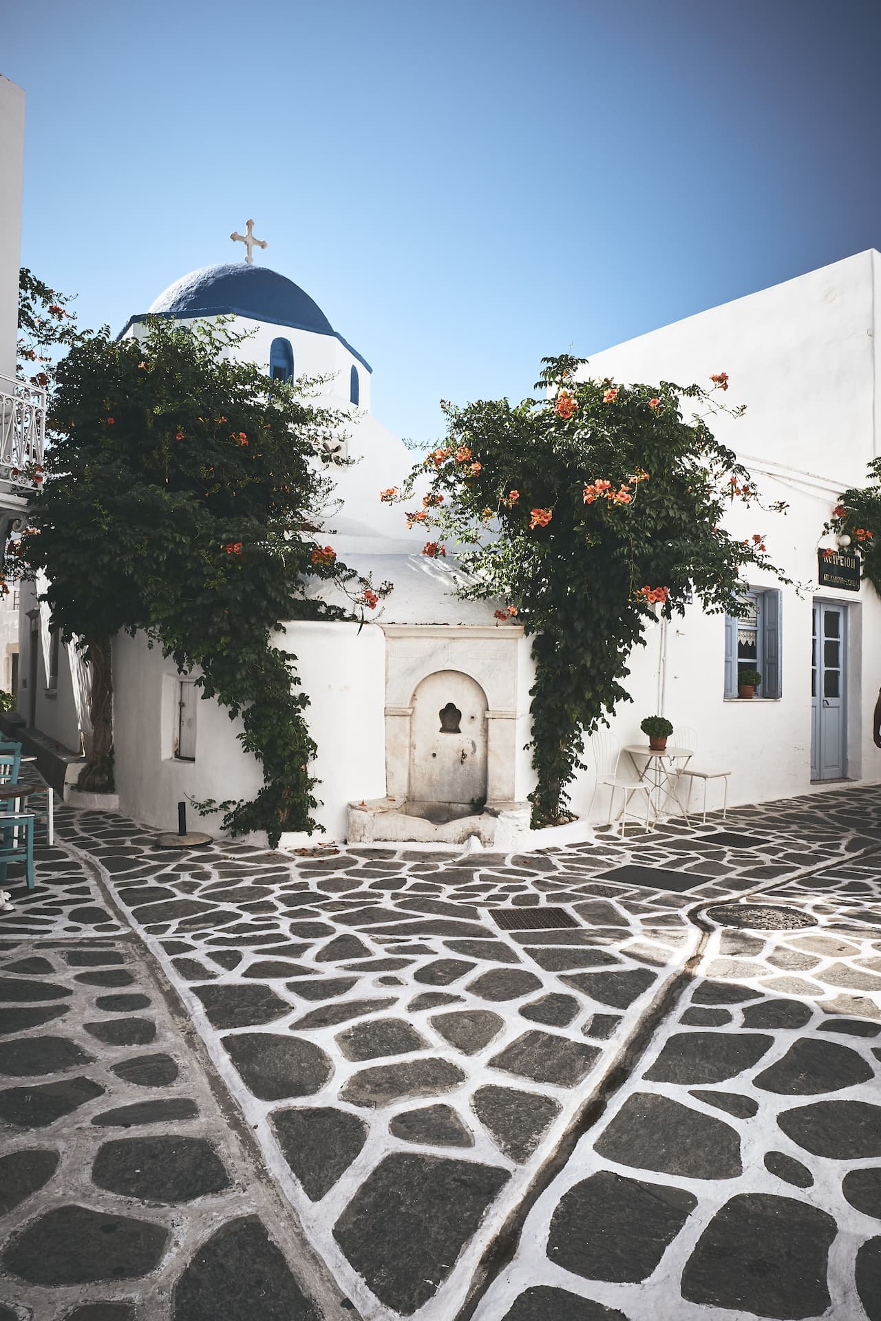 Bela praça em Paros, Grécia (Créditos Freepikwirestock) (1)