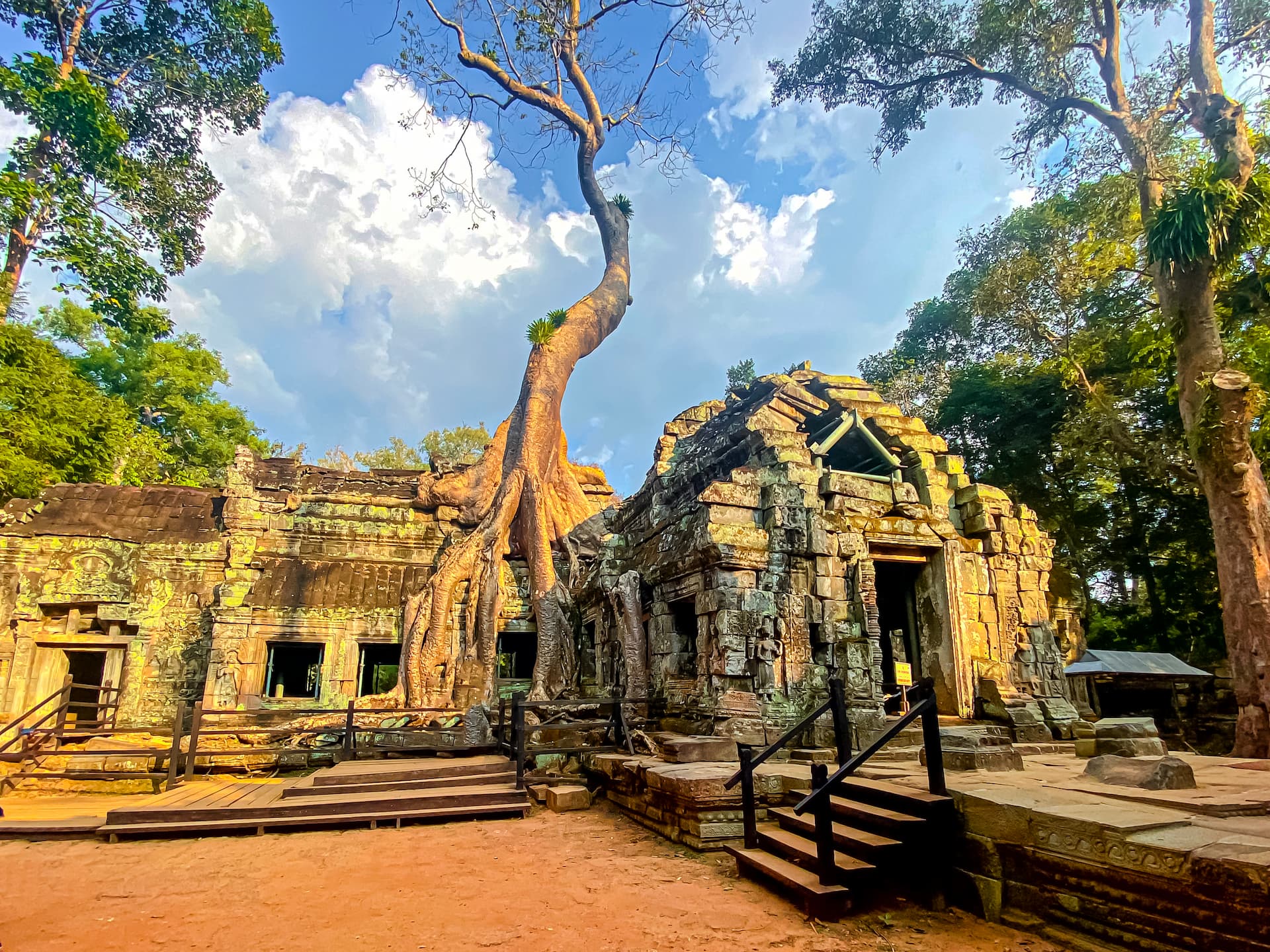 Ta Prohm, um templo misterioso da civilização Khmer localizado no território de Angkor, no Camboja (Crédito Freepik) (1)