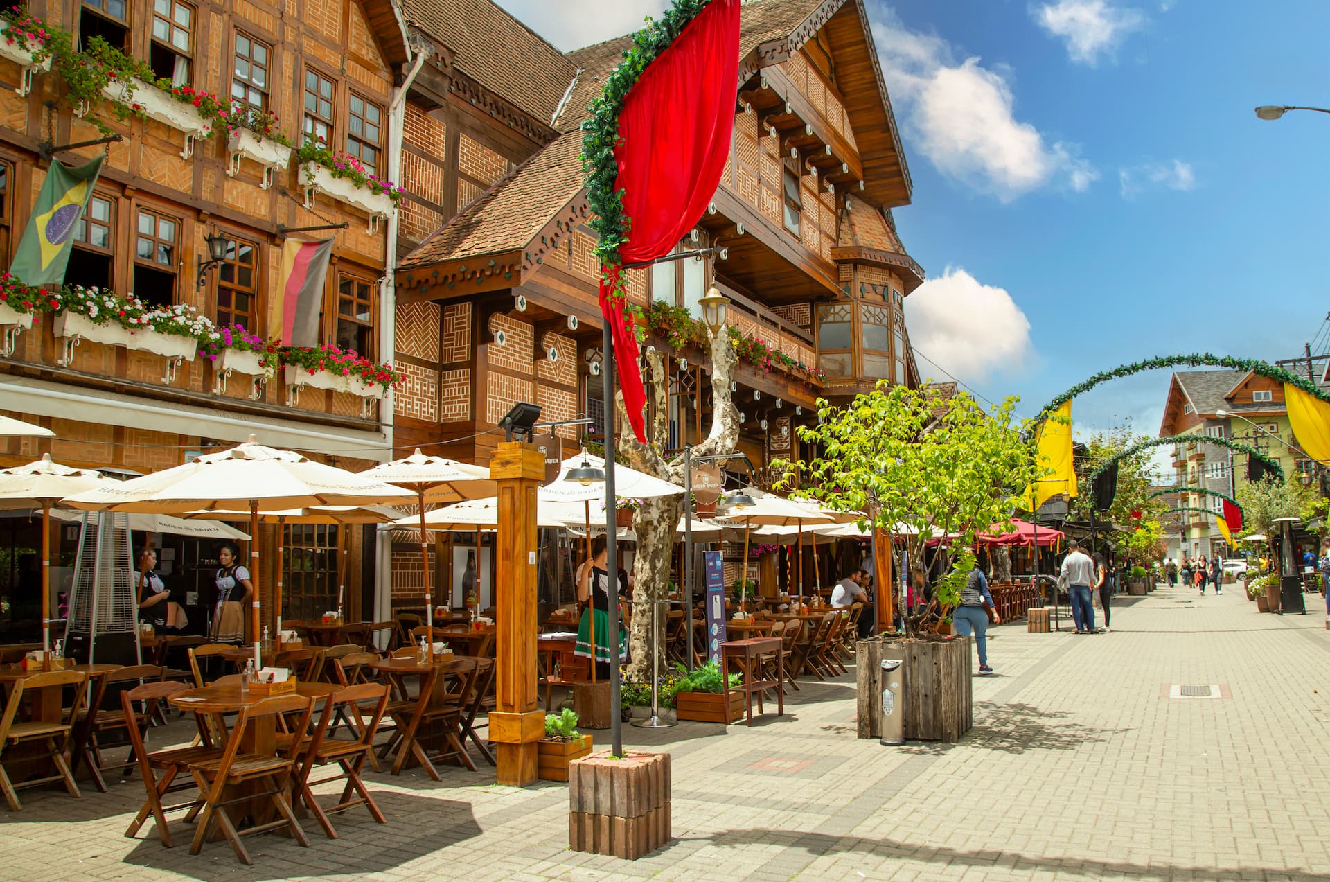 Bares e restaurantes no centro de Campos do Jordão como a Choperia Baden Baden (Créditos Freepik gracelangbeck).