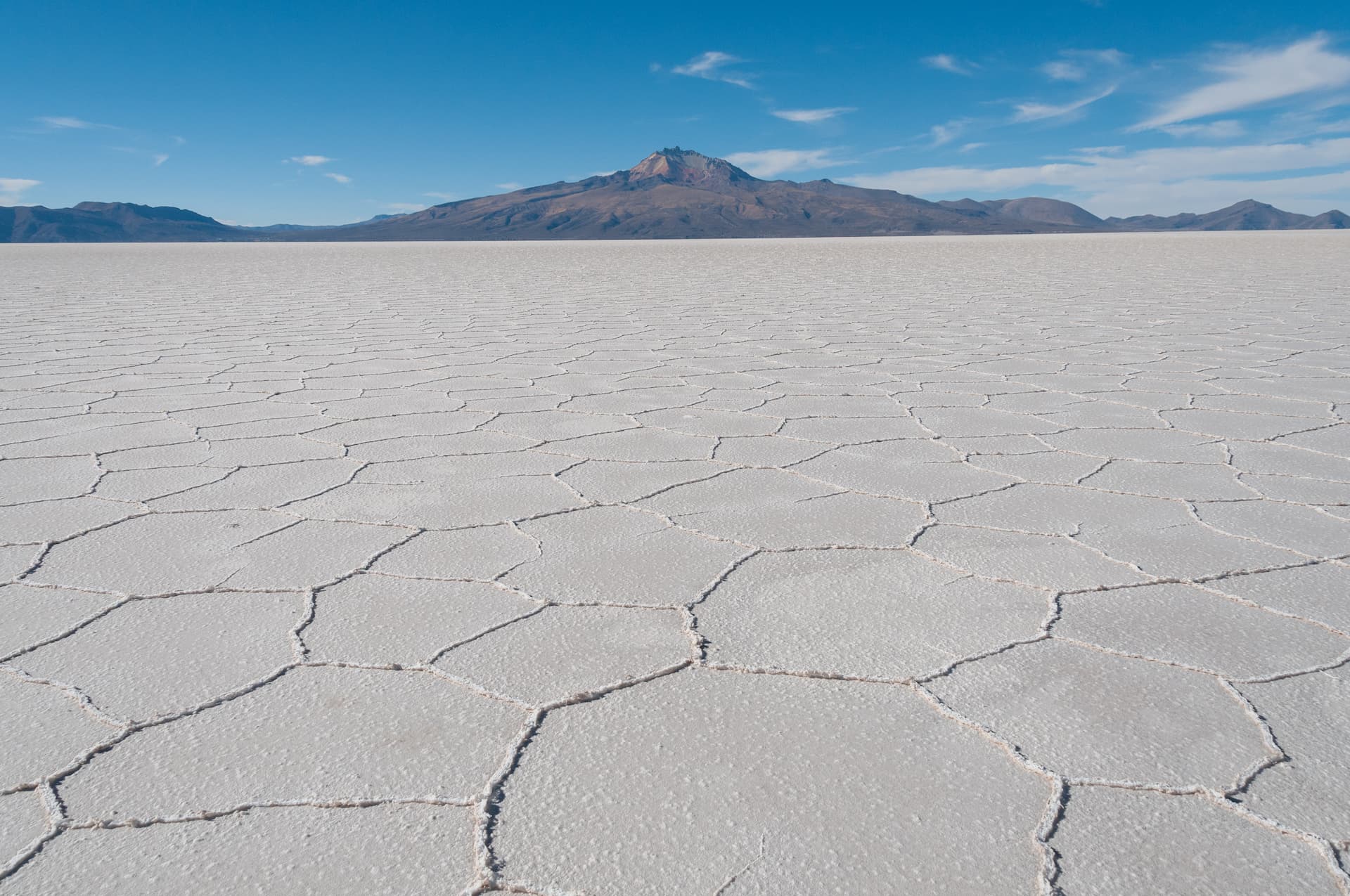 Salar de Uyuni em um dia ensolarado. (Créditos Freepikwirestock) (1)