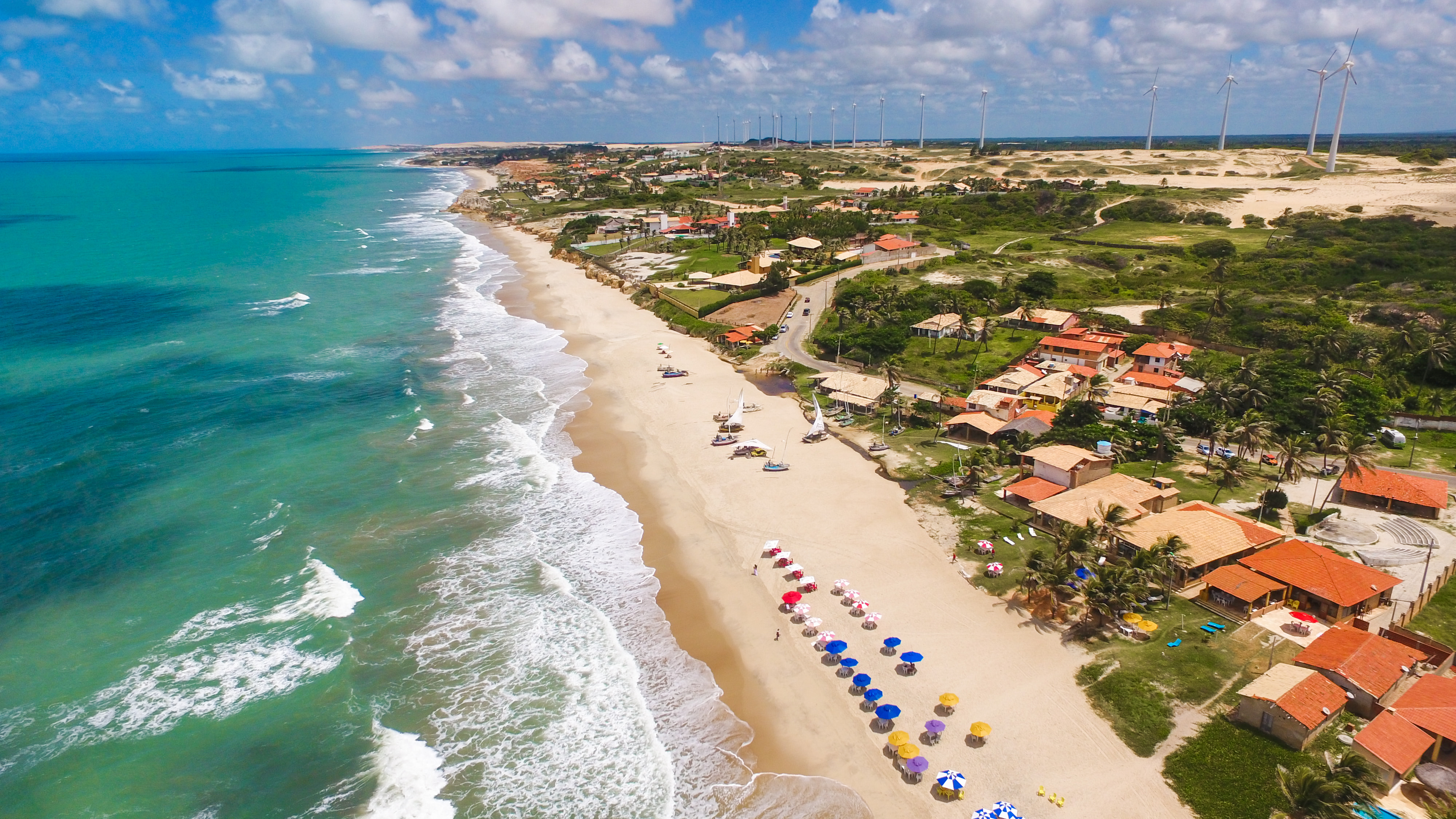 Vista aérea da Praia das Fontes. (Créditos Jade QueirozMTur)