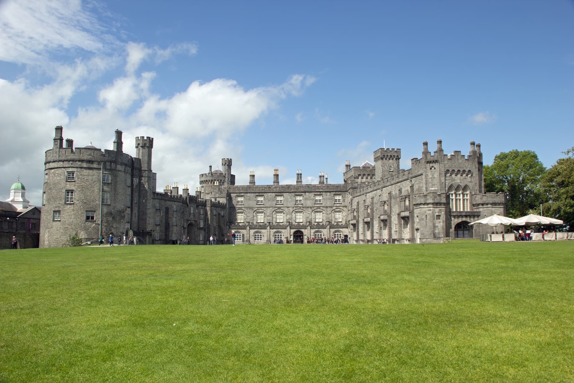 Castelo na Irlanda. (Créditos Freepikwirestock)