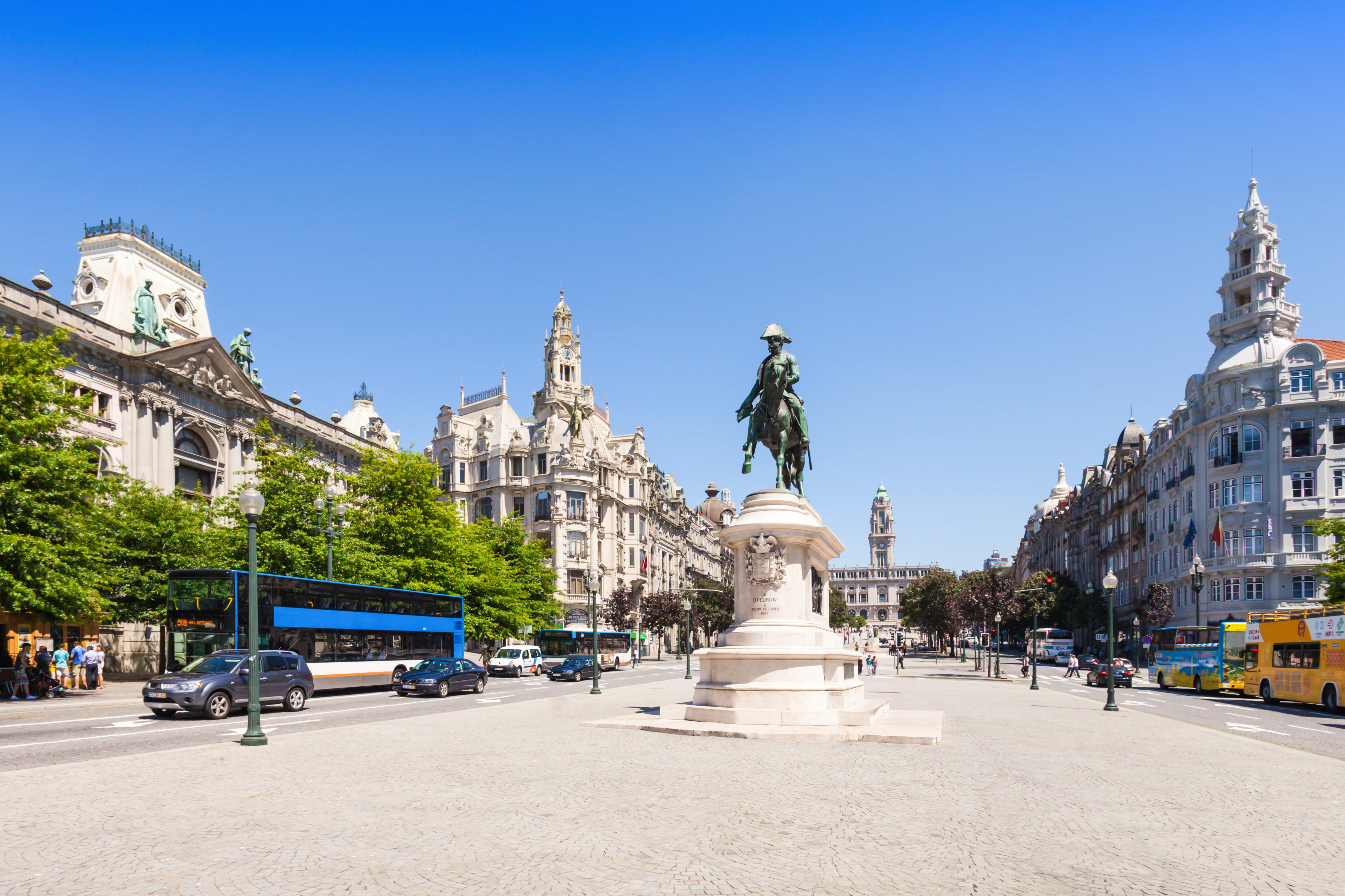 Edifícios espetaculares ao redor da Praça da Liberdade. (Créditos Freepiksaiko3p)