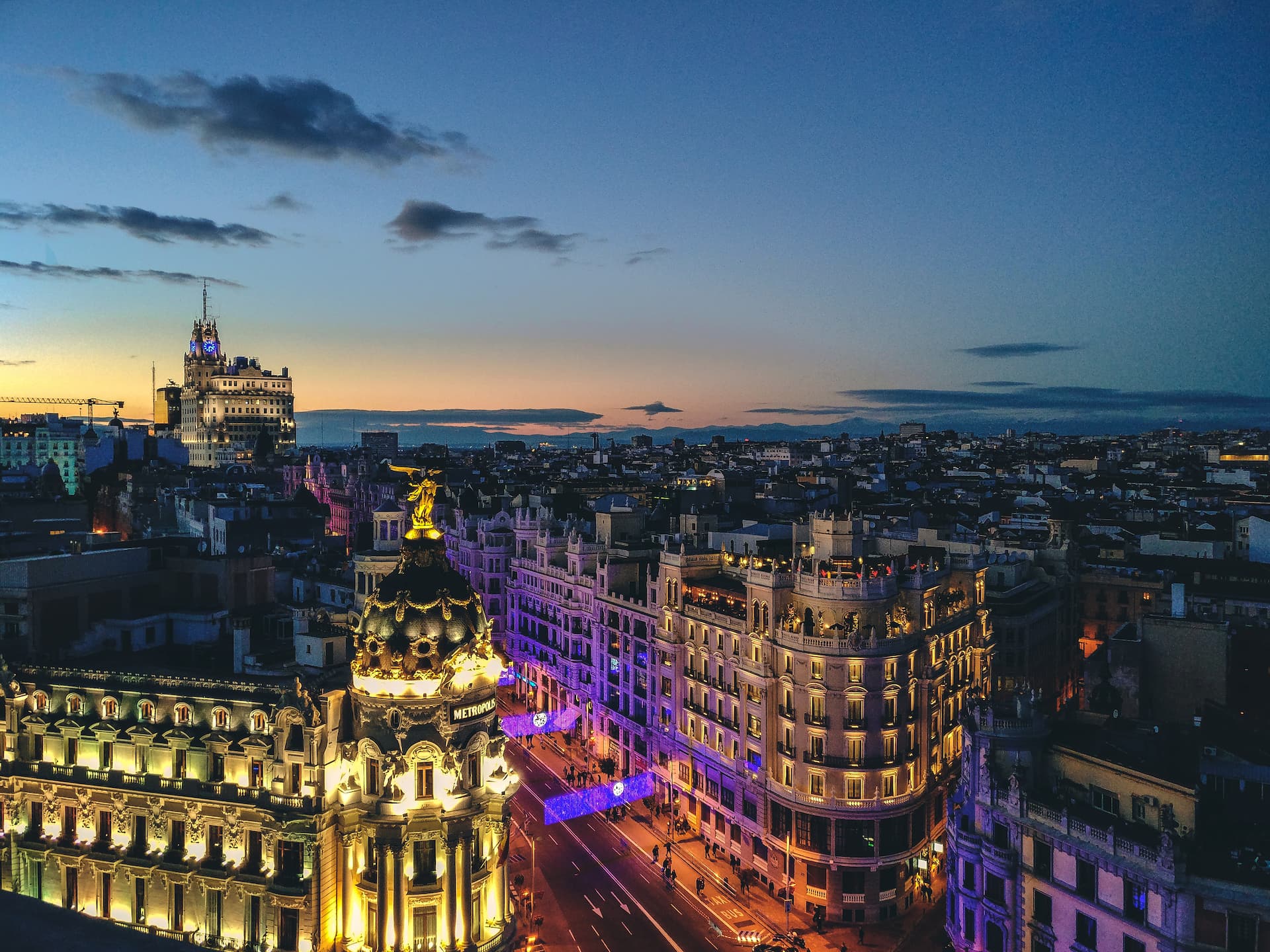 paisagem-noturna-da-cidade-de-madri-espanha